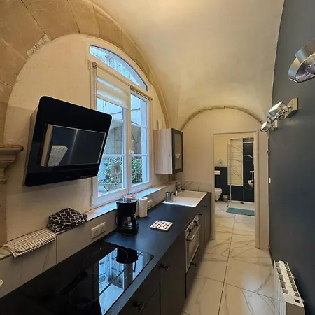 Ancien Couvent Au Coeur Du Vieux Valence Apartment *